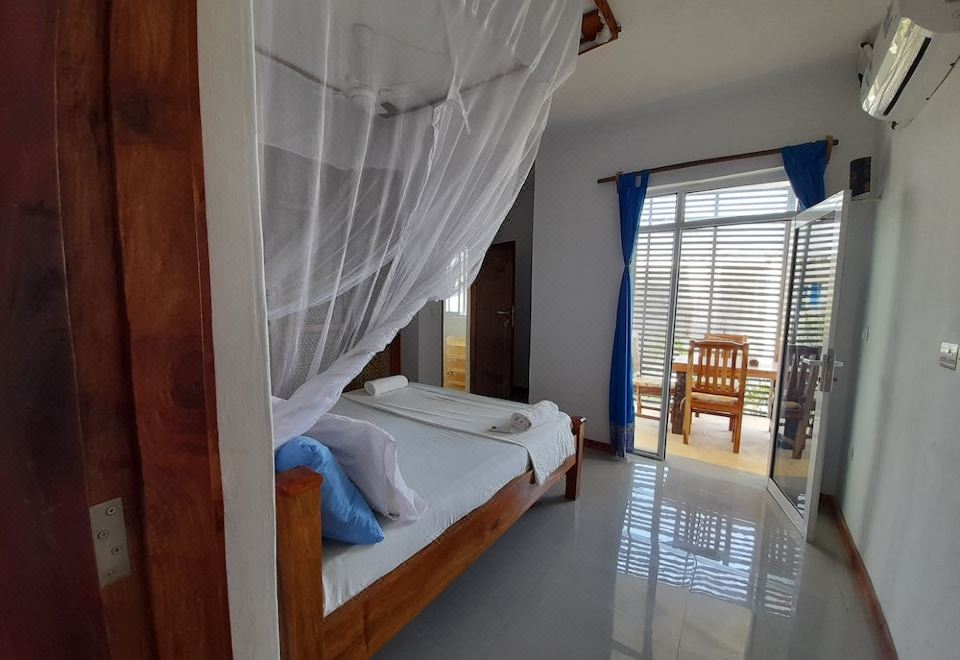 設計公寓， 1 張特大床和 1 張沙發床， 庭院景觀