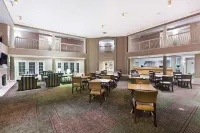 La Quinta Inn & Suites by Wyndham Houston Bush IAH South
