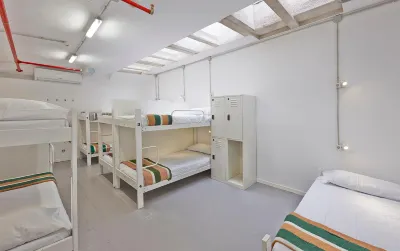 Hola Hostal Collblanc Hotel di 