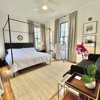 Luxury Suite, 1 King Bed, Garden View (Clara's Cottage)