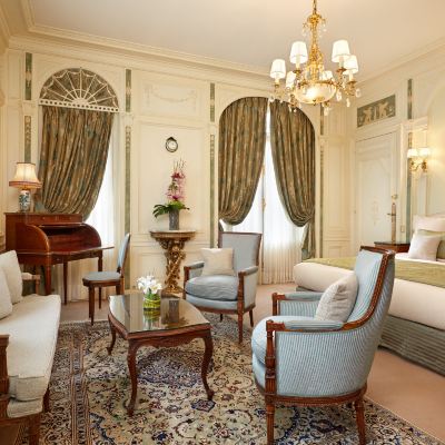 Corner Room Hôtel Raphael Promo Code