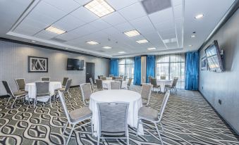 Holiday Inn Express & Suites Charleston Arpt-Conv Ctr Area