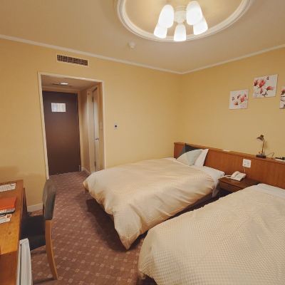 Economy Twin Room with Bath