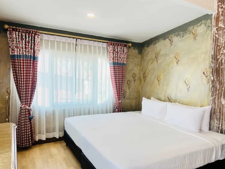 Resort Fantasy Dwarf House With Bathtub, Double Bed