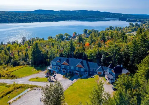Au Sommet du Lac Magog