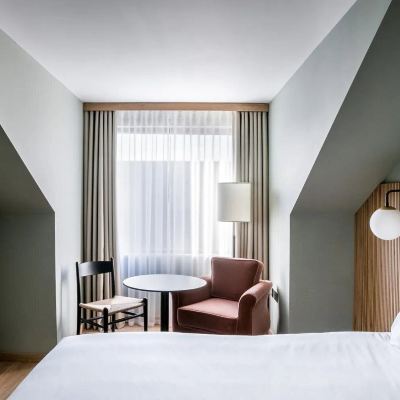 Double Room Mollies Motel Promo Code