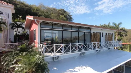 Pura Vista Hotel