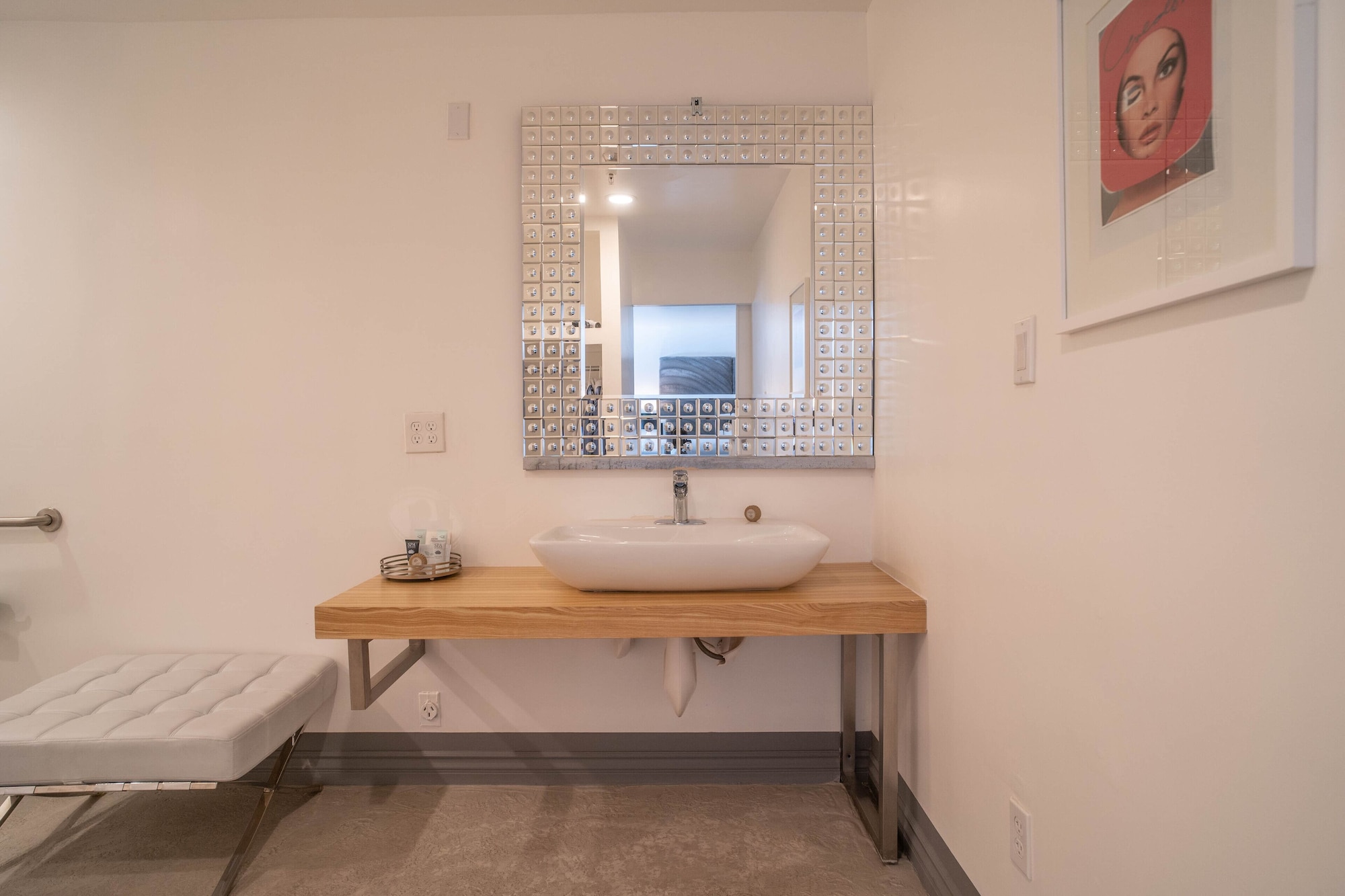 舒适客房， 1 张特大床， 无障碍