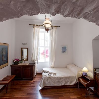 Traditional Standard Triple Room with Garden View Miranda Hotel Promo Code