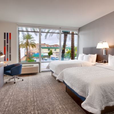 行動無障礙兩張大床房帶浴缸 阿納海姆度假村會議中心歡朋套房酒店優惠