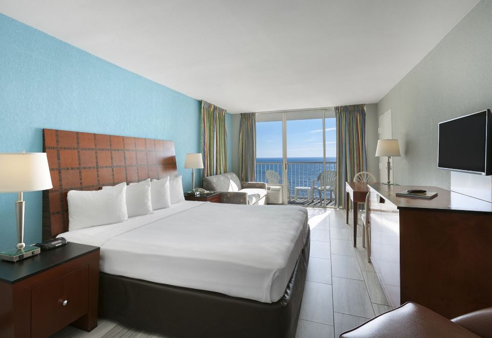 经典客房， 1 张特大床和 1 张梳化床， 简易厨房， 海滨