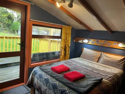 Global Village Travellers Lodge Hotele w: 
