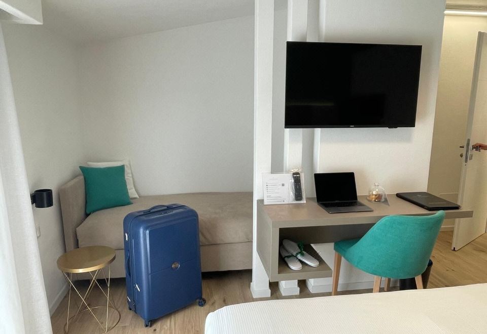 带阳台的三人房