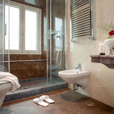 Triple Deluxe Room Floris Hotel Promo Code