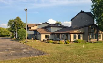 Nisswa Inn and Suites - Housity