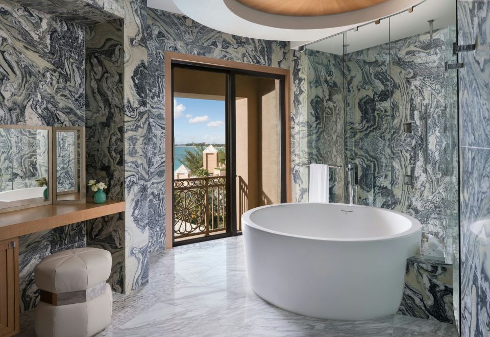 大開曼頂層公寓，3臥室頂層套房，陽臺