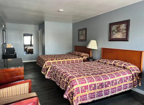 Oasis Inn & Suites