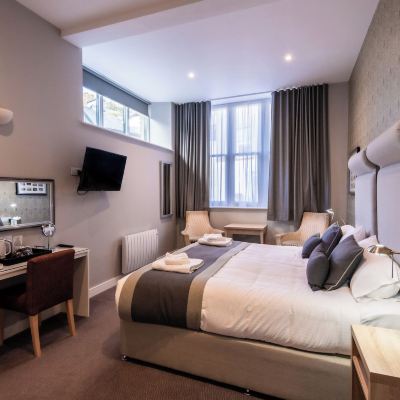 Premier Double Room, Ensuite The Lamplighter Dining ~ Rooms Promo Code