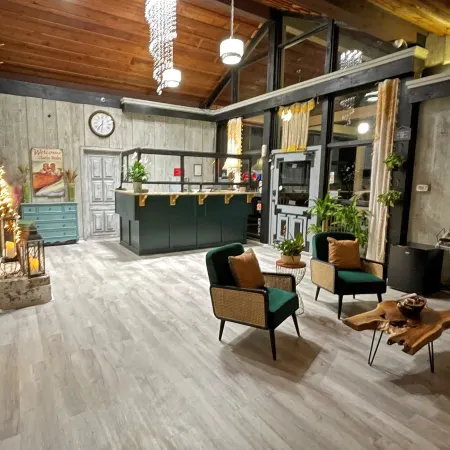 Charles Wesley Motor Lodge Downtown Broken Bow- Hochatown Отели в г. Брокен Боу