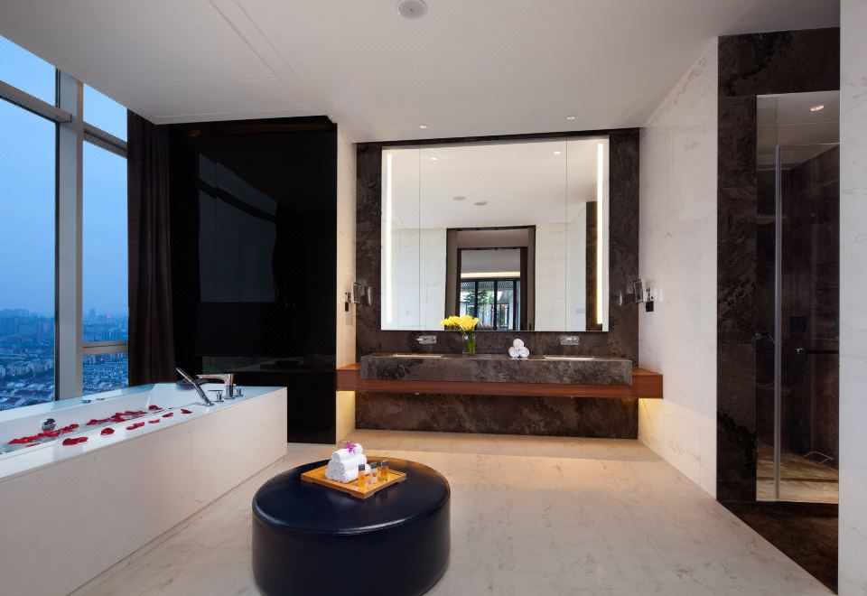 Crowne Plaza KunshanOne-Bedroom Suite