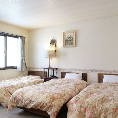 Basic Twin Room, 2 Twin Beds, Non Smoking, Private Bathroom