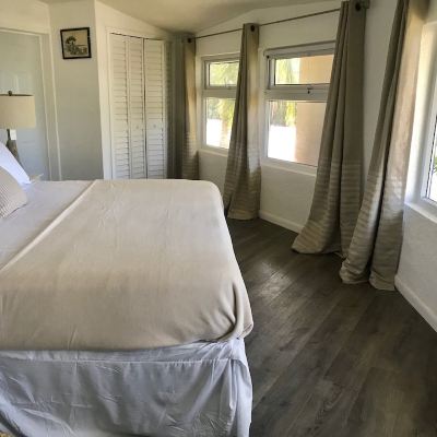 Honeymoon Studio Suite, 1 King Bed, Refrigerator