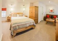 Gwesty'r Emlyn Hotel Hotels in 