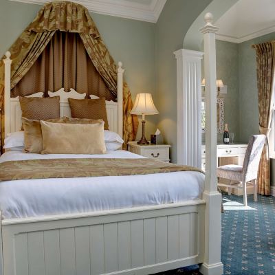 Four Poster Room