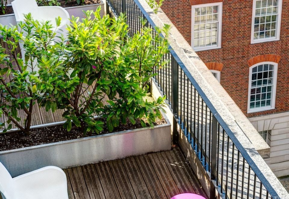 城市特大床阳台房