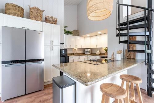 The Drifter - North Shore Loft - Relaxed LuxuryApartment