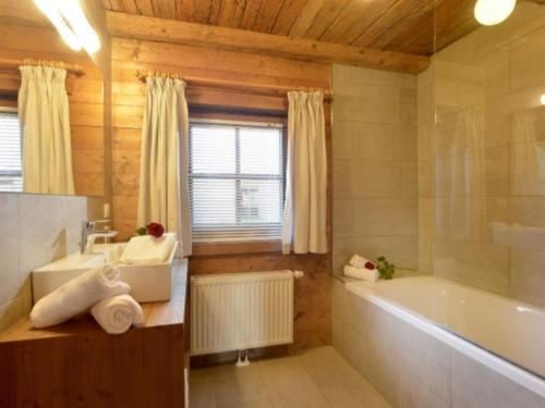 带阳台的两卧室公寓-附楼