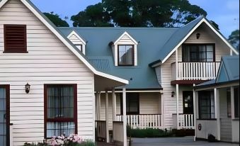 Kitty's Cottages - Managed by Big4 Strahan Holiday Retreat - Housity