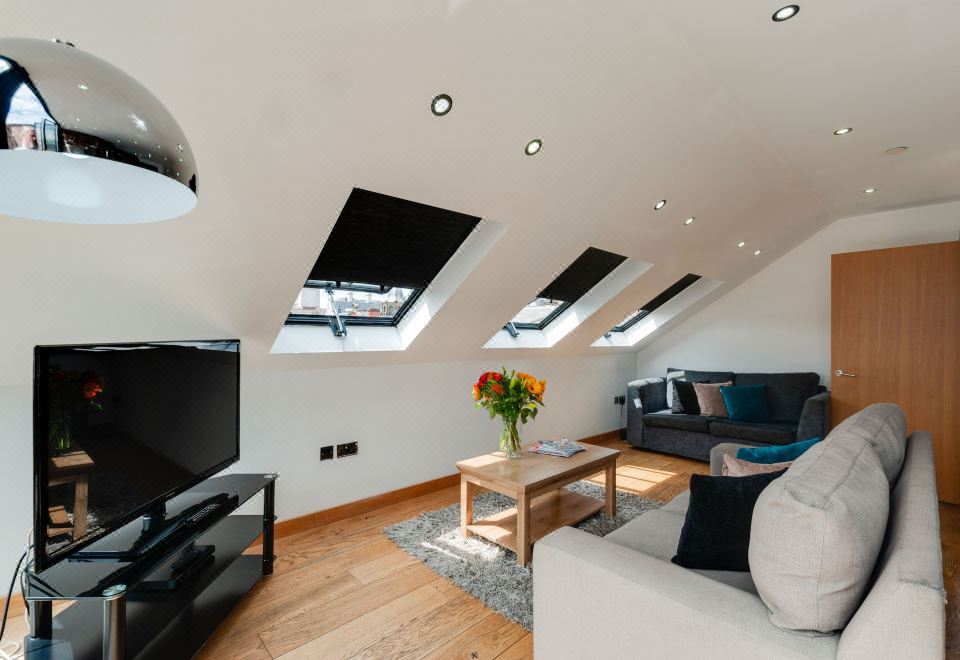 两卧室顶楼公寓 - 带梳化床