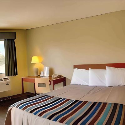 King Room-Accessible-Non-Smoking Good Nite Inn Rohnert Park Promo Code
