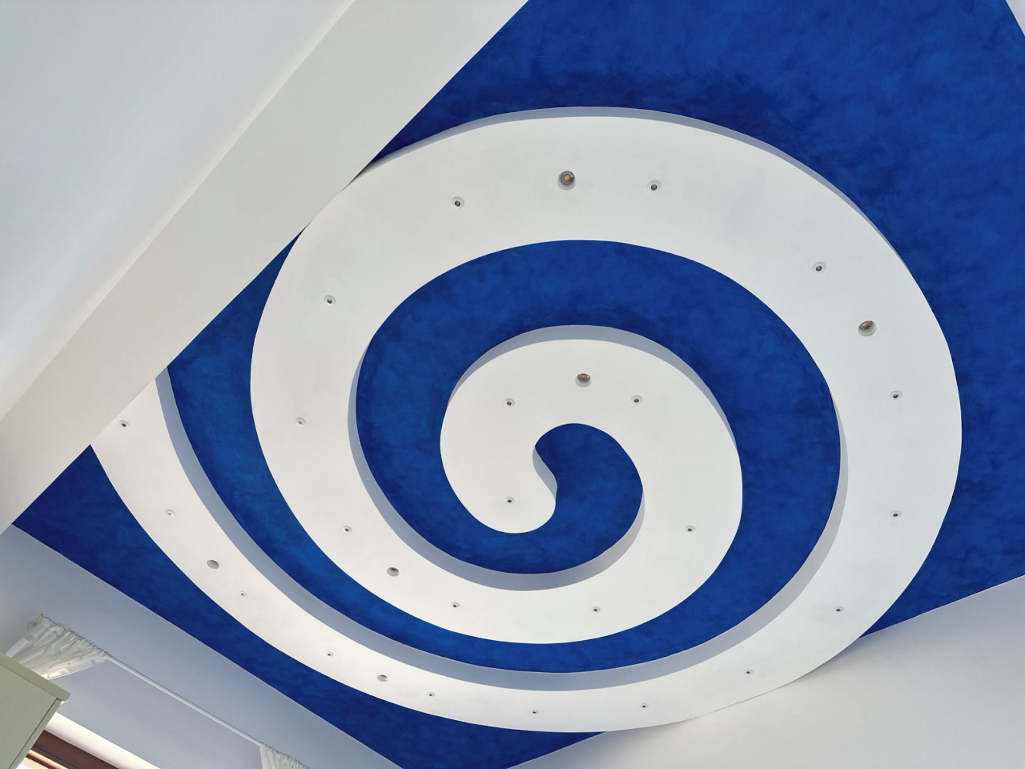 带阳台和海景的三人房