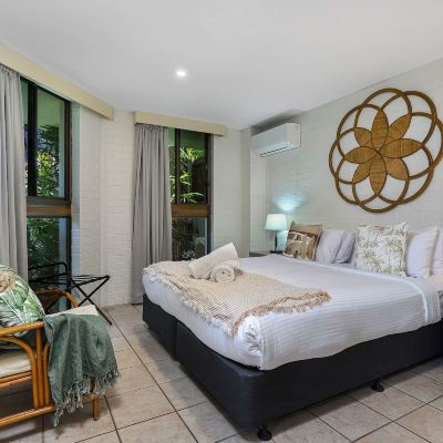 Budget One-Bedroom Bayview Beachfront Apartments Promo Code