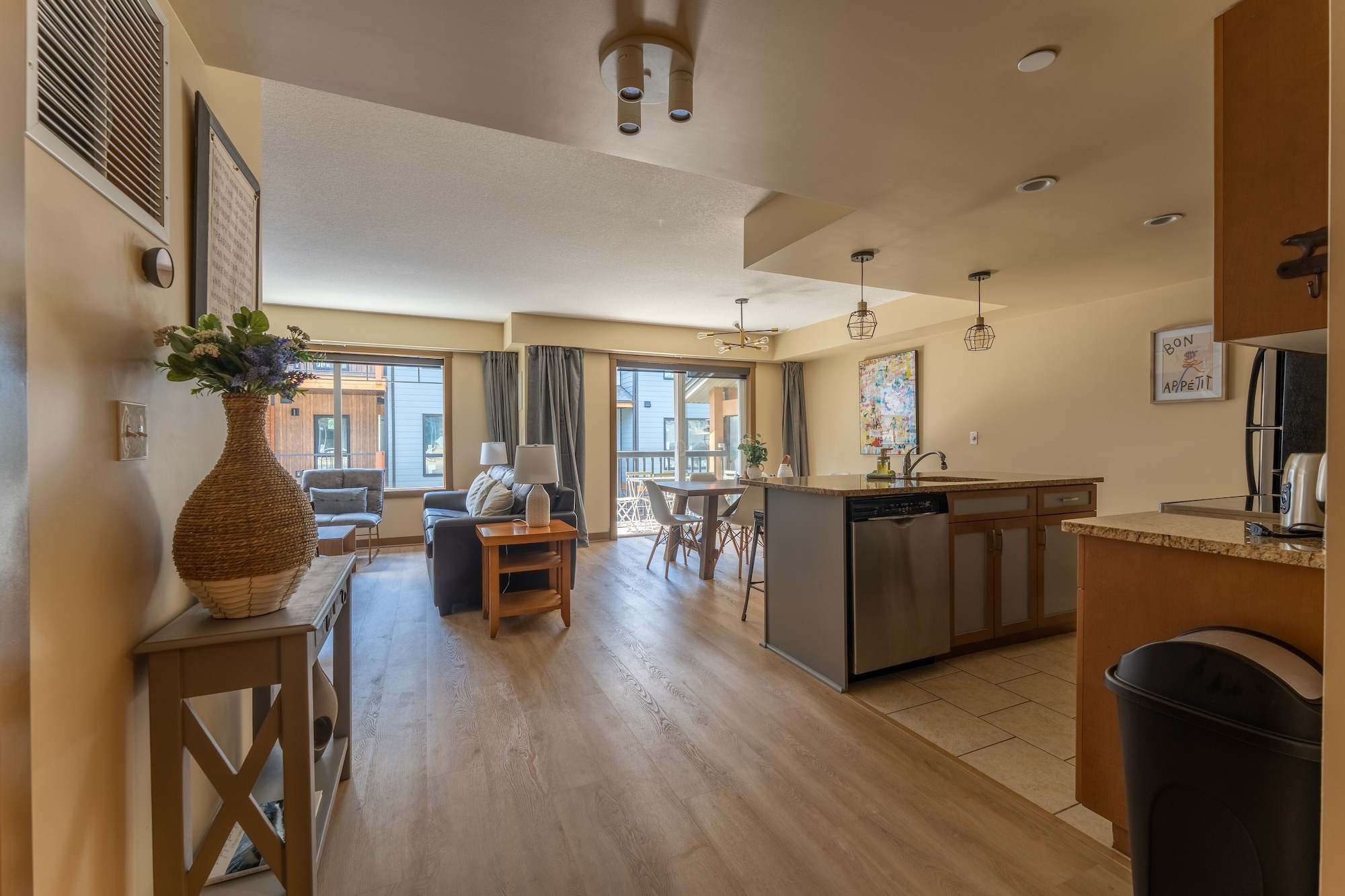 Cp # 4210 两卧室加书房， 两层