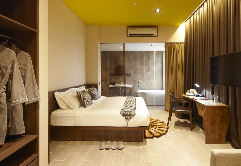 Luxury Suite With Smart TV