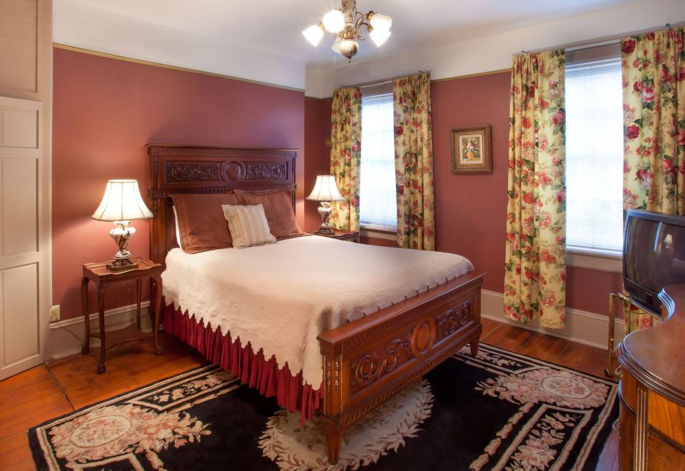 需要爬楼梯的1张大床房（303）