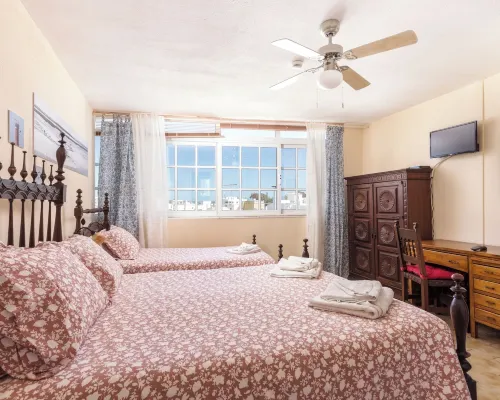 Al - Alojamento Local Pension Bicuar Hotels in Olhao