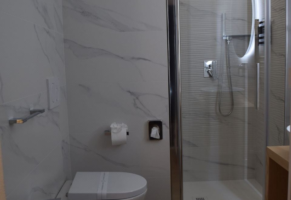 经济型双人房/双床房， 私人浴室， 山景