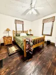 Cozy river front log cabin close to, Seneca Rocks, Dolly Sods, Spruce Knob
