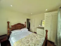 Spacious Family Cottage with Tropical Views Các khách sạn ở 