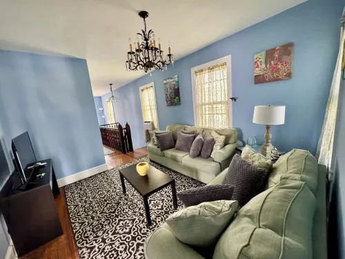 Pet-Friendly Condo in Cape May Historic District - 2 Bedroom with AC and Kitchen