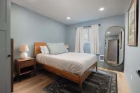 Alpenglow Haus - Stay for 4!