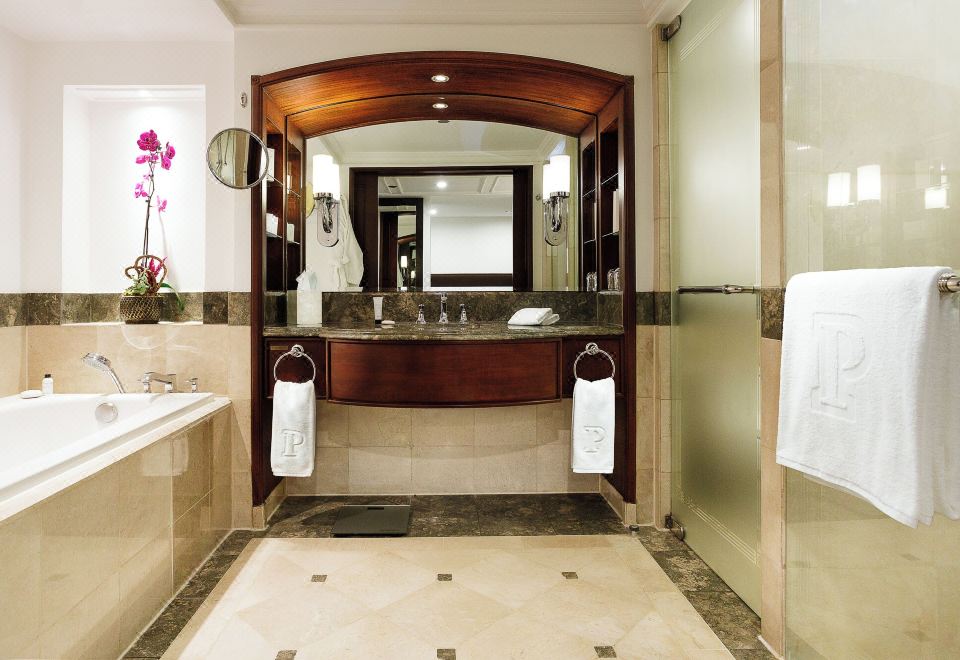 The Peninsula ManilaExecutive Suite, 2 Twin Beds (Renovated)