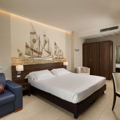 高級雙人房,可觀看側海景及陽台 裏米尼朗格馬雷美居酒店優惠