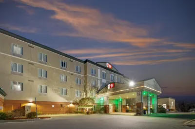 Best Western Plus Pembina Inn  Suites Hotel a 