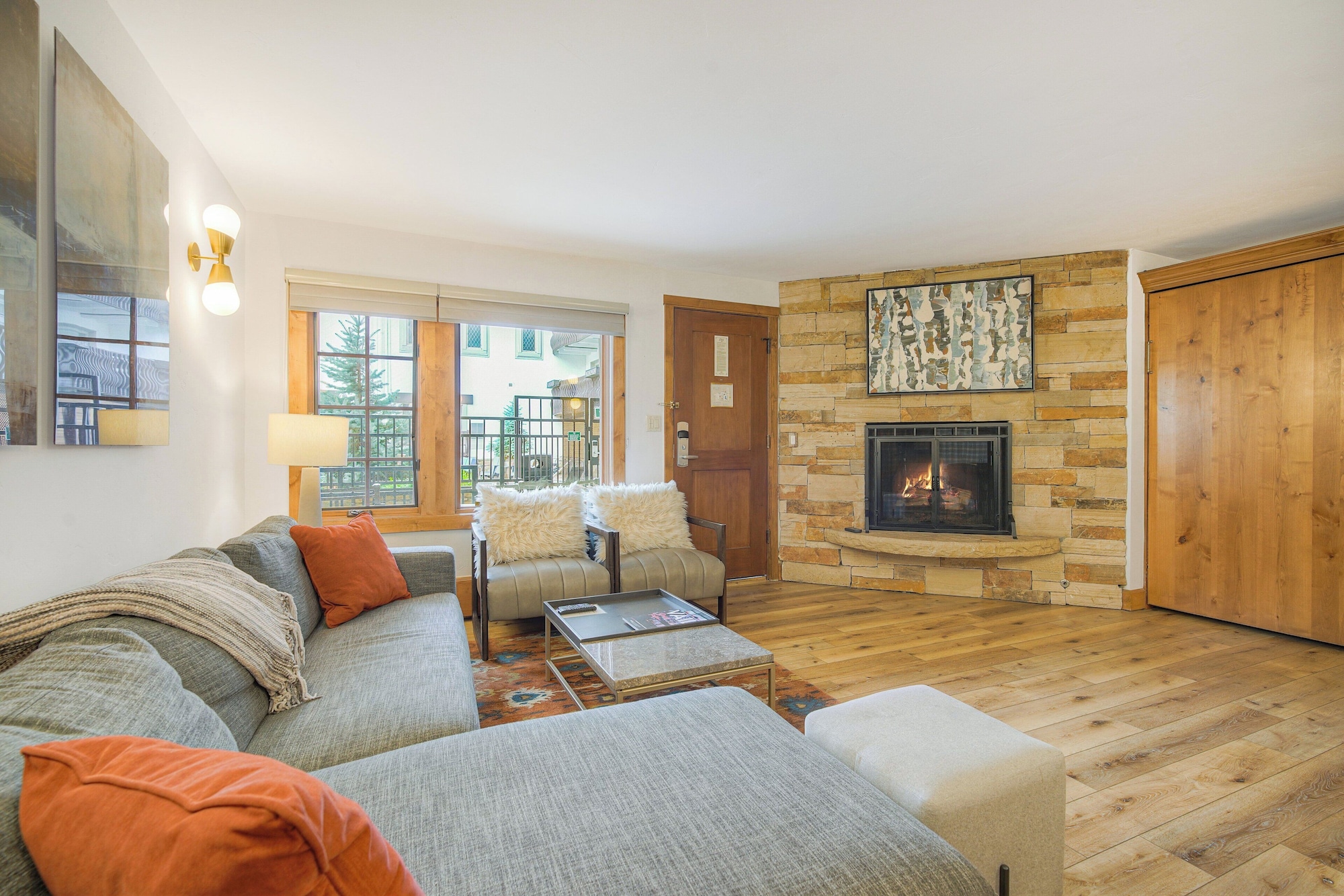 开间 （Lodge， with Murphy Bed）