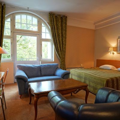 Junior Suite Barclay Hotel Promo Code